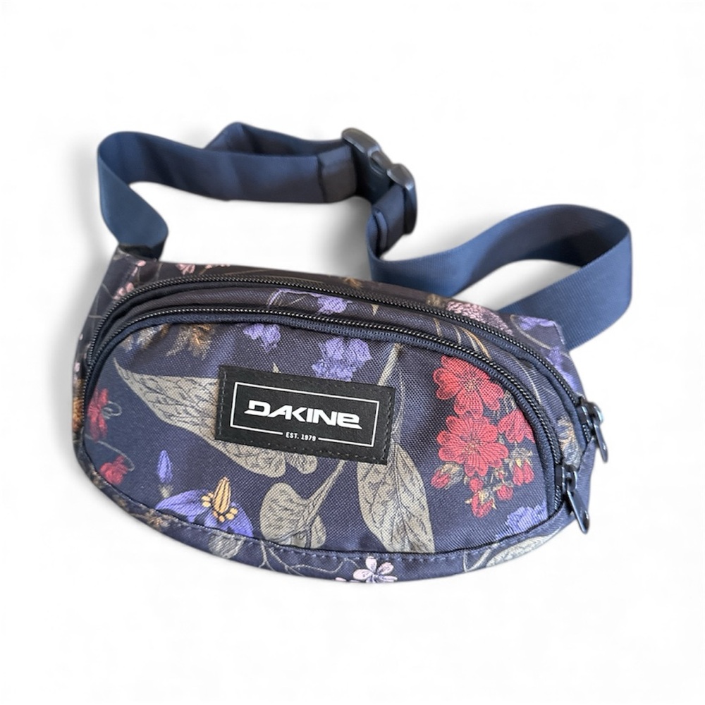 Dakine Floral Travel Bag/ hip pack/ belt bag - Black floral Like New